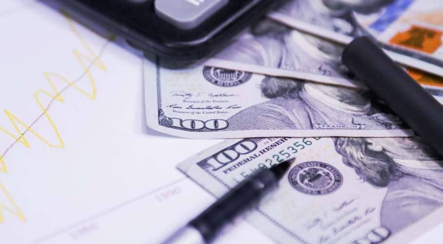 Buffett Bets on Semiconductors: Is a Rebound Near?